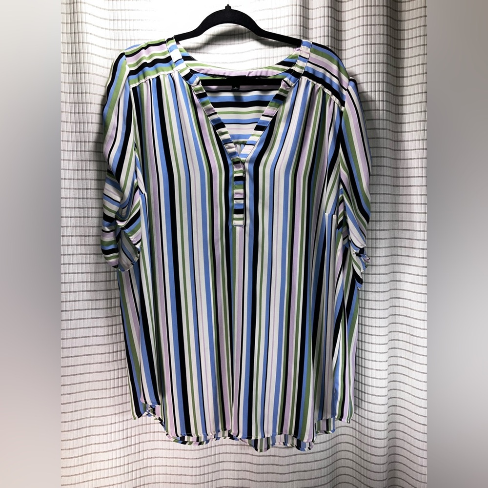 Torrid Harper Georgette Ruched Short
Sleeve Blouse size 4 - Picture 2 of 15
